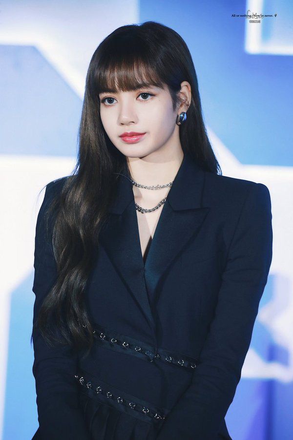 Vừa tung bộ ảnh sinh nhật, Lisa (BLACKPINK) đã khiến 3 triệu ...